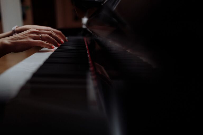 Aurélien Pontier joue Howard Shore au piano, un disque chez Warner
